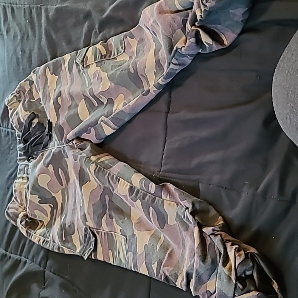 Girls camouflage cargo style pants